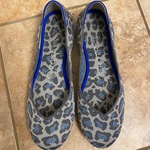Rothy’s grey spotted flat